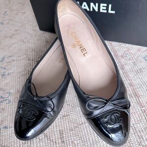 Chanel black lambskin patent leather ballerina flats 38.5 (7.5)